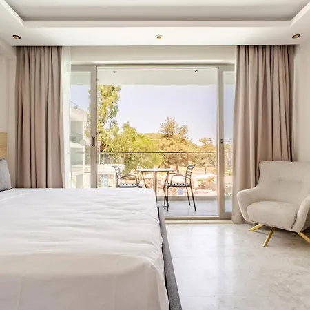 Chic With Balcony Direct Pool Access 아파트
